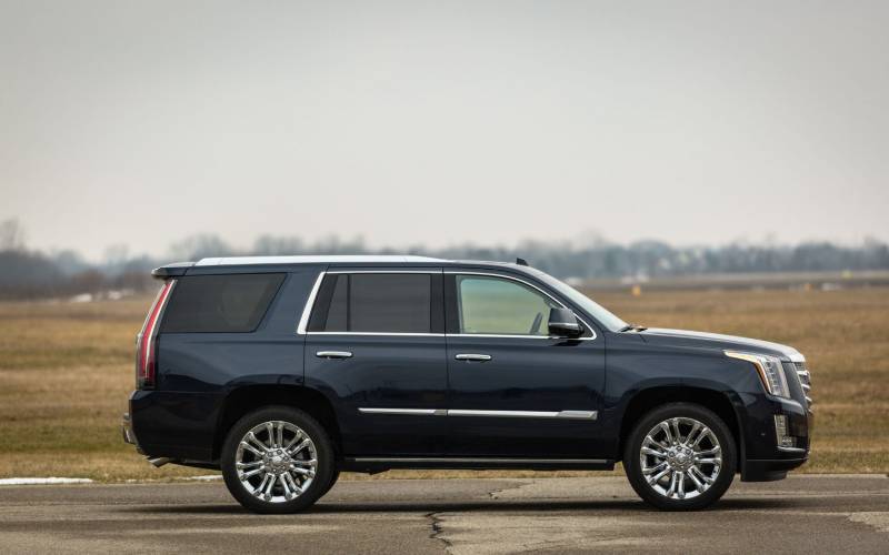 Comparison Cadillac Escalade Platinum 2018 Vs